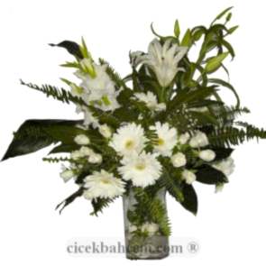 Beyaz Lilyumlar ve Beyaz Gül ve Jerbera Aranjman