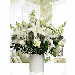 Şebboy ve Beyaz Lilyum ve Gül Aranjmanı 