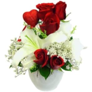 Beyaz Kokulu Lilyum ve Kırmızı Gül Aranjmanı