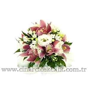 Orkide ve Lisyantus Çiçekleri Hazırlanmış Gelin Buketi