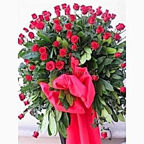 Kirmizi Güllerden Hazırlanmiş Düğün Nişan Açıliş Ferforje Çiçekleri 