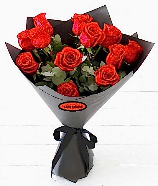 12 Adet Kırmız Gül Buketi