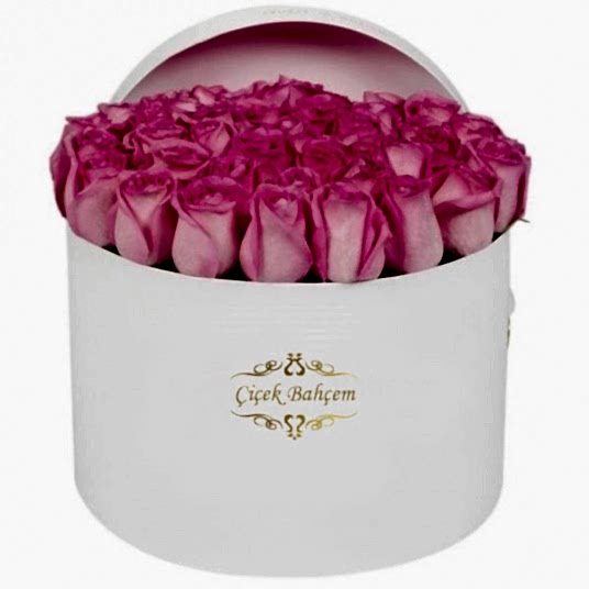 Yuvarlak Beyaz Kutuda 35 Pembe Gül