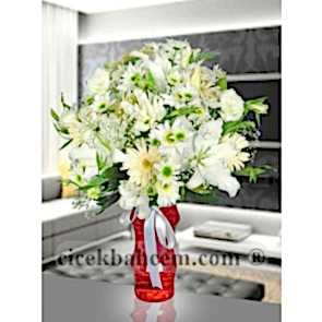 Cam Vazoda, Kokulu Şebboy,lilyum ve Gerbera Aranjmanı 