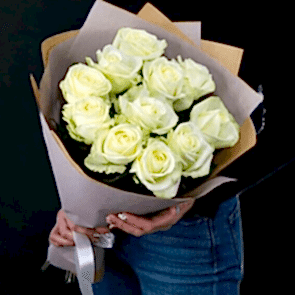 Ruhun Sessiz Çığlığı 11 Beyaz Gül Buketi Yakın Çekim