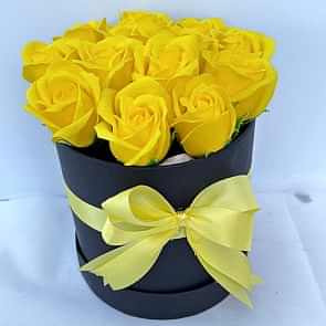 Siyah Kutuda 13'lü Sarı Gül Aranjmanı - Özel ve Şık Hediye