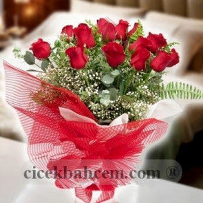 15 Adet Kırmızı Gül Buketi