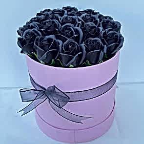 Kutuda 19'lu İthal Siyah Gül Aranjmanı - Özel ve Etkileyici Hediye