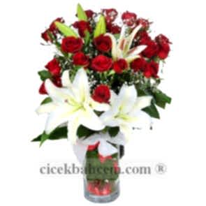 21 Adet Kırmızı Gül ve Beyaz Lilyum