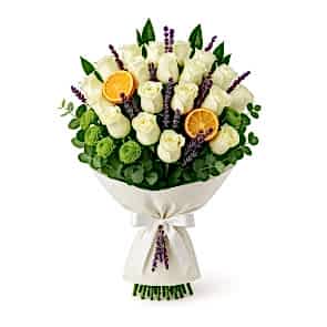 25 Adet Beyaz Gül Buketi – Portakal ve Lavanta Detaylı Beyaz Gül Aranjmanı