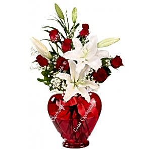 Kalp Cam Vazoda 7 Adet Kırmızı Gül Beyaz Kazabılanka