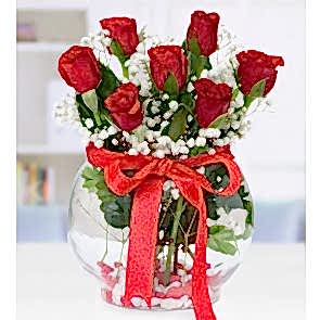 Cam Vazoda 7 Adet Kırmızı Gül