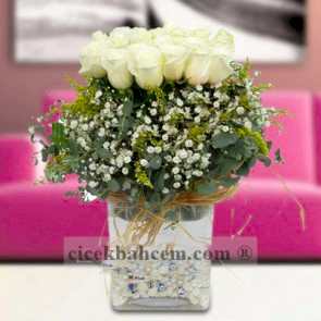 Özel Vazo'da 21 Beyaz Gül Aranjmanı 