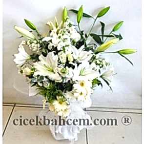 Beyaz Kokulu Lilyum ve Beyaz Gül Buketi