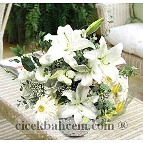 Beyaz Lilyum, Beyaz Lisyantus ve Beyaz Gül Aranjmanı 