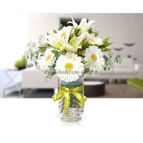 Beyaz Lilyum ve Beyaz Gerberalarım Cam Vazoda Tasarımı 