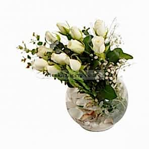 Cam Fanus İçine 11 Adet Şahane Beyaz Gülün Sunumu