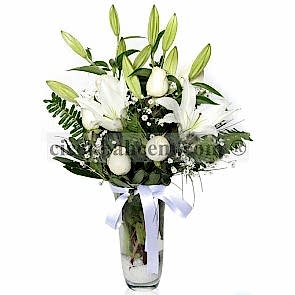 Cam Vazoda Beyaz Gül ve Beyaz Lilyum Aranjmanı