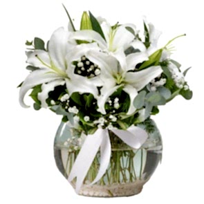 'Sevgi Yolu' Beyaz Çiçeklerle Hazırlanmış Aranjman