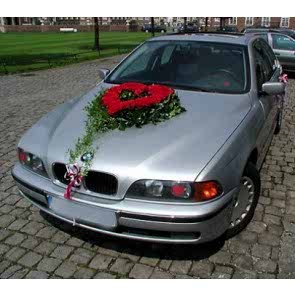 Gelin Arabası Süslemesi, Kırmızı Güllerden Kalp