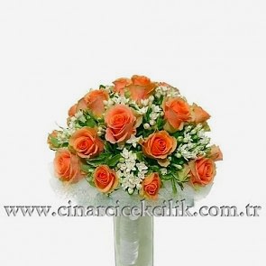 Turuncu Güllerden Hazırlanmış Gelin Eli Çiçeği