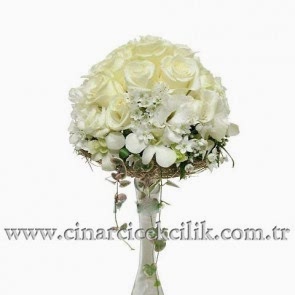 Beyaz Gül ve Gelin Çiçekleri Gelin Eli Buketi