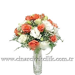 Pembe Gül ve Beyaz Lisyantus Gelin Eli Çiçekleri