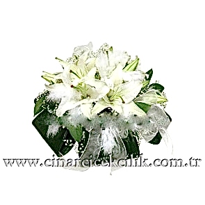 Beyaz Lilyum ve Yumuşak Tüy Gelin Buketi