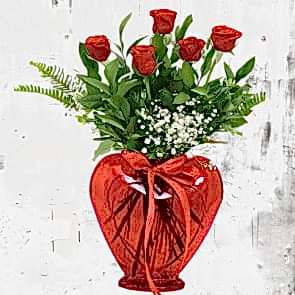 Kalp Vazoda 5 adet Kırmızı Gül