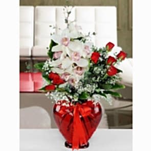 kalbinin kosesi orkide ve kirmizi gul