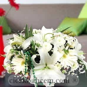 Kokulu Beyaz Lilyumlar, Gerbera ve Gül Çiçekleri