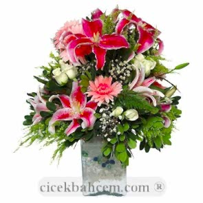 Kokulu Lilyum, Gerbera ve Beyaz Gül Aranjman