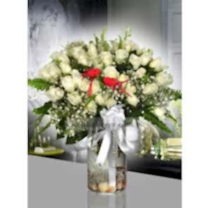 Konik Cam Vazoda İçine Şahane 45 Adet Beyaz Gül Aranjmanı