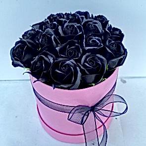 Kutuda 17'li İthal Gerçek Görünümlü Siyah Gül Aranjmanı