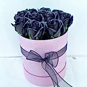 11 Adet Gerçek Görünümlü Siyah Gül - Kutuda