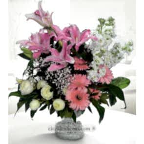 Lilyum, Gerbera ve Beyaz Güller Hazırlanmış Aranjman, 