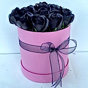 Kutuda 17'li İthal Siyah Gül Aranjmanı - Özel ve Etkileyici Hediye