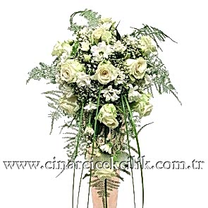 Beyaz Gul ve Kır Çiçekleri Gelin Eli Buketi