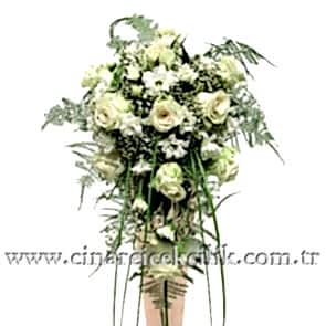 Beyaz Gül ve Beyaz Kır Çiçekleri Gelin Eli Buketi