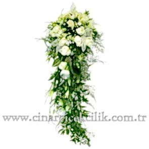 Sarkmalı, Beyaz Gül ve Lisyantus İle Hazırlanmış Gelin Buketi