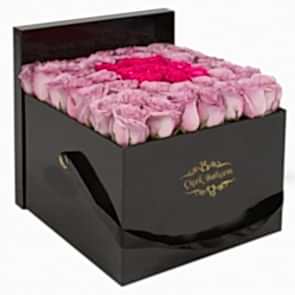 Siyah Kutuda 26 Mor Gül İçinde 9 Pembe Gül 