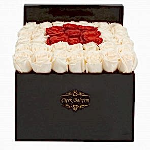 Siyah Kutuda 41 Beyaz Kırmızı Güller
