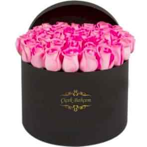 Siyah Yuvarlak Kutuda 35 Pembe Gül