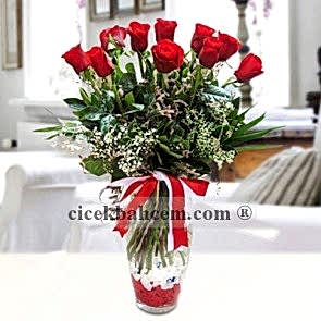 Vazoda 11 Kırmızı Gül