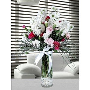 Silindir Cam Vazoda Beyaz Şebboy ve Renkli Karanfil Aranjmanı