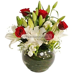 Kırmızı Gül ve Beyaz Kokulu Lilyum 